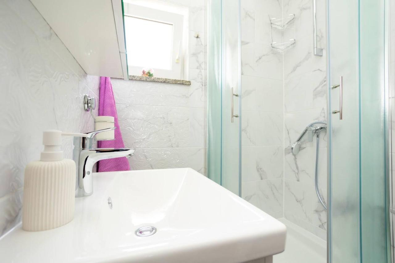Apartman Luni Sa Bazenom - Malinska, Sveti Anton Sveti Anton  Esterno foto