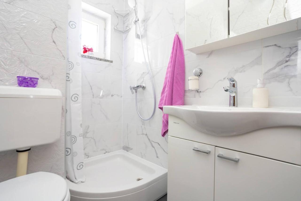 Apartman Luni Sa Bazenom - Malinska, Sveti Anton Sveti Anton  Esterno foto