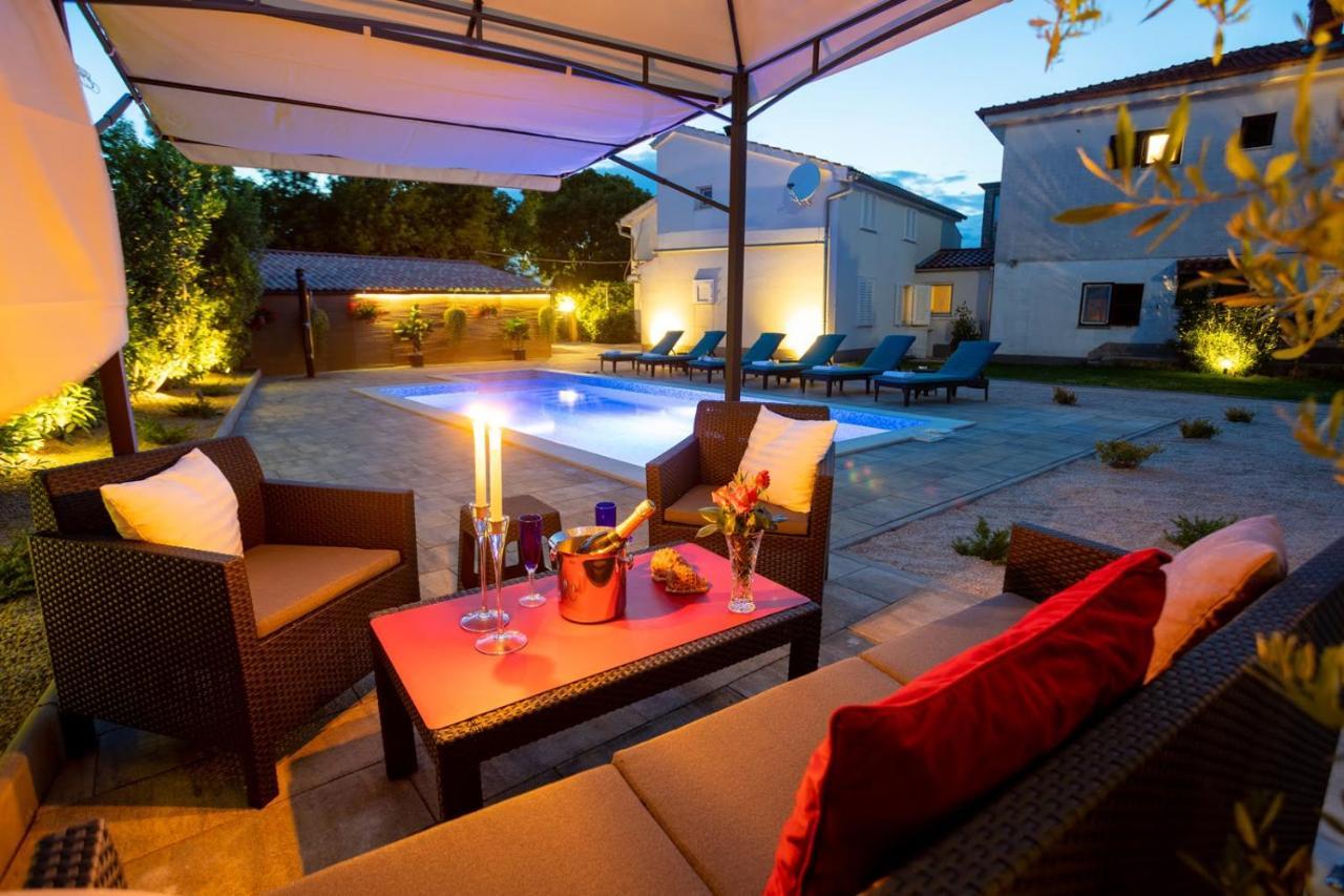 Apartman Luni Sa Bazenom - Malinska, Sveti Anton Sveti Anton  Esterno foto