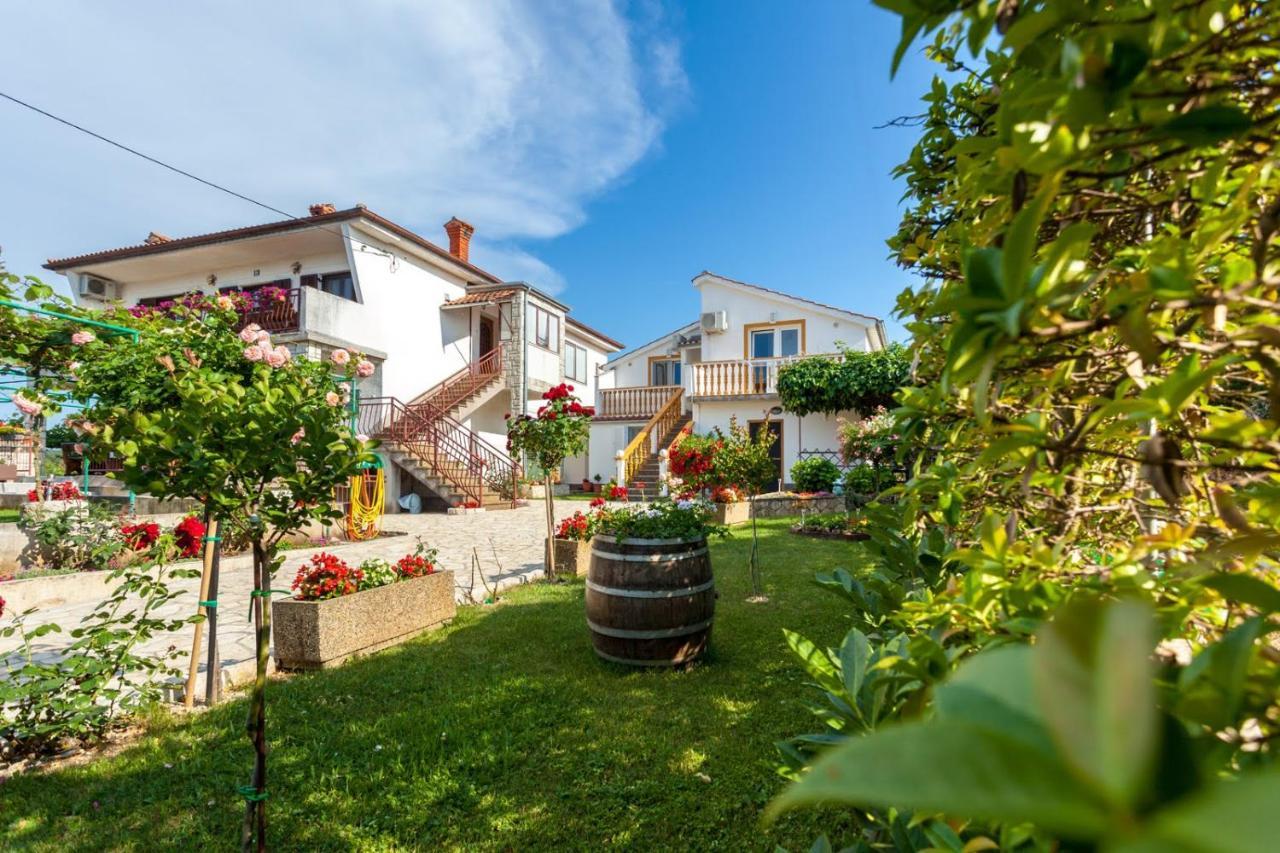 Apartman Luni Sa Bazenom - Malinska, Sveti Anton Sveti Anton  Esterno foto