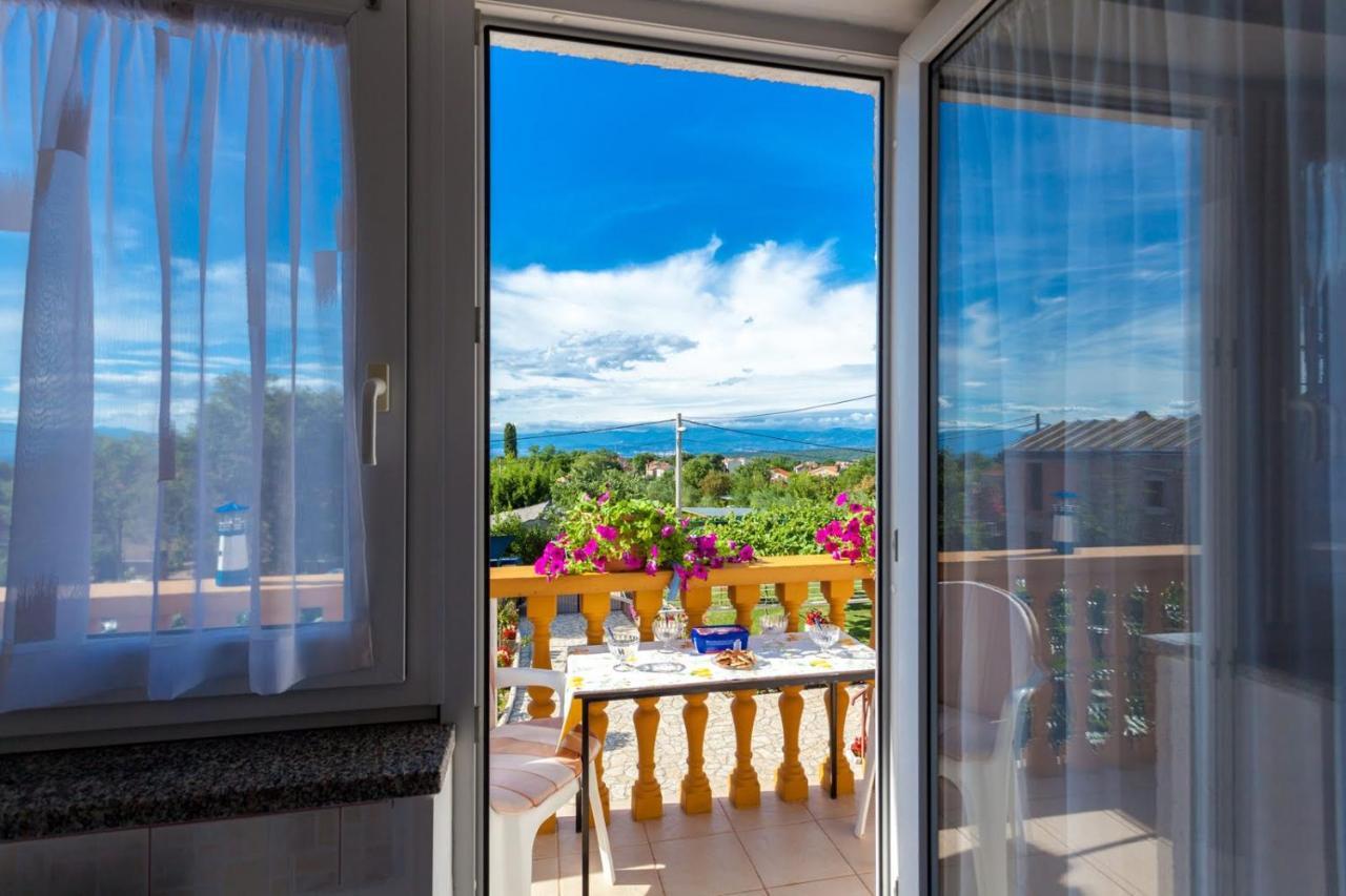 Apartman Luni Sa Bazenom - Malinska, Sveti Anton Sveti Anton  Esterno foto