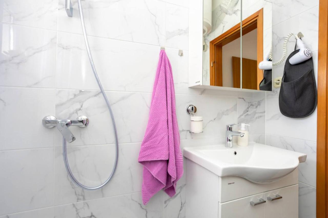 Apartman Luni Sa Bazenom - Malinska, Sveti Anton Sveti Anton  Esterno foto