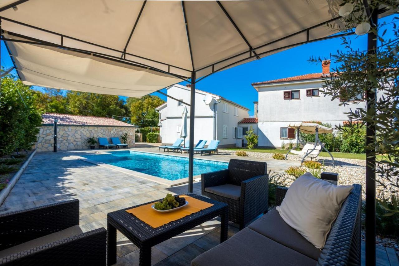 Apartman Luni Sa Bazenom - Malinska, Sveti Anton Sveti Anton  Esterno foto