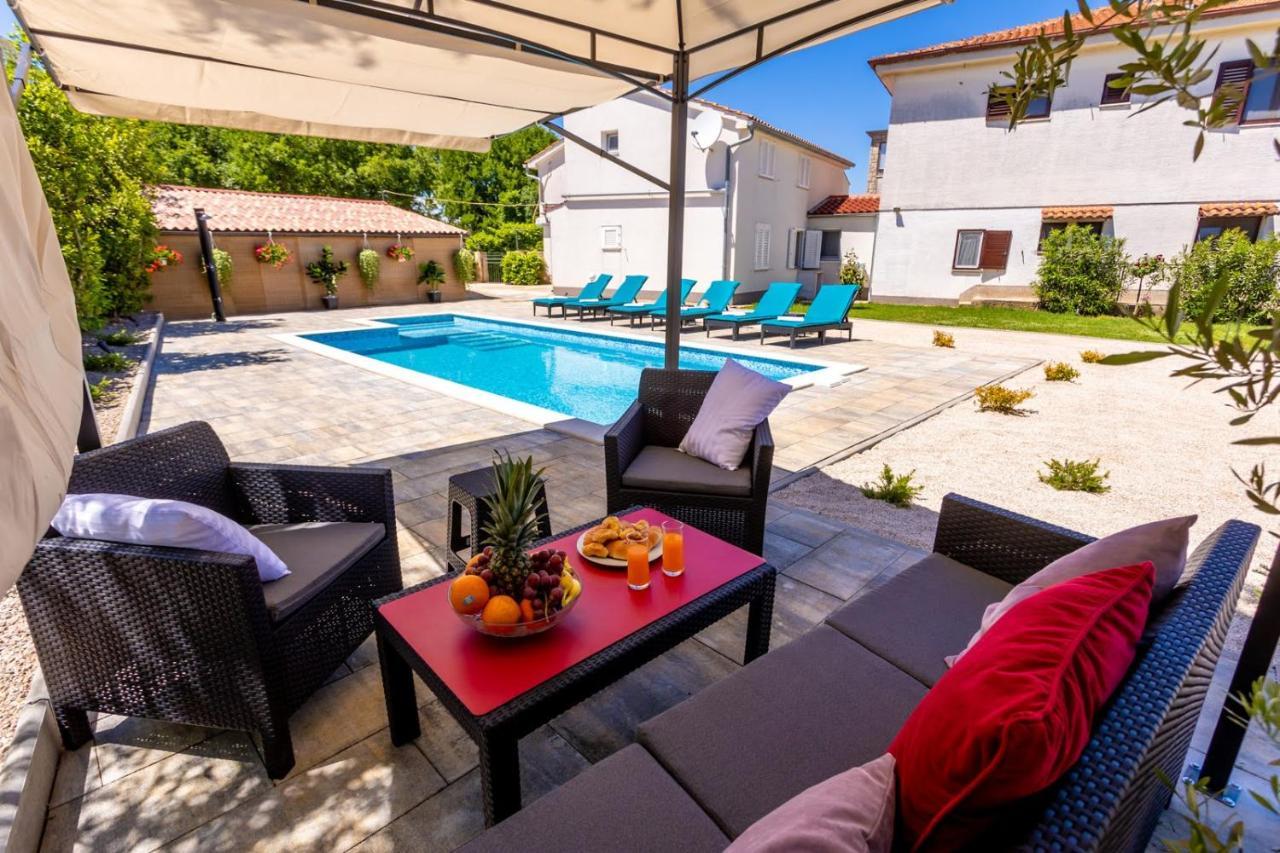 Apartman Luni Sa Bazenom - Malinska, Sveti Anton Sveti Anton  Esterno foto