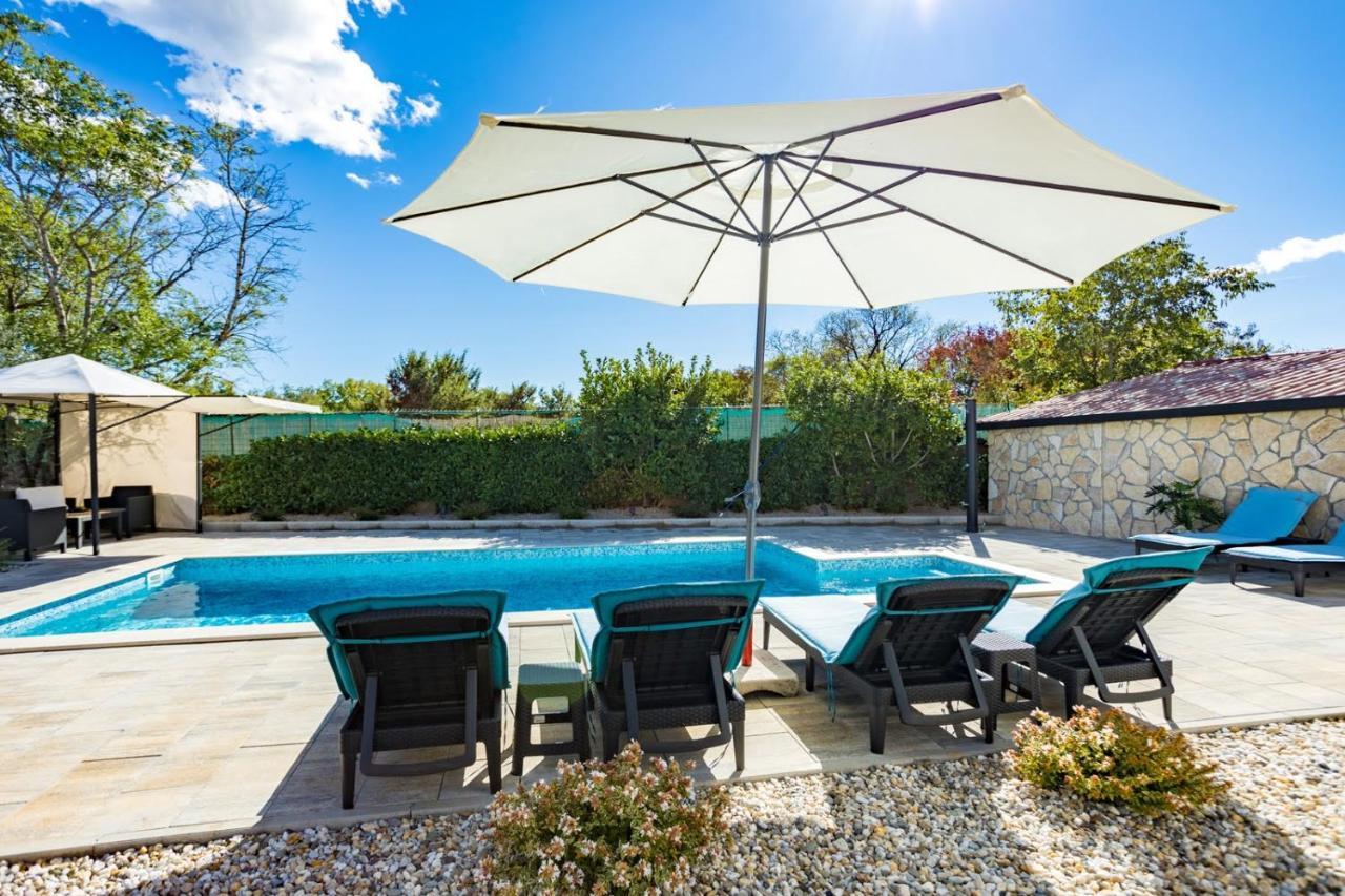 Apartman Luni Sa Bazenom - Malinska, Sveti Anton Sveti Anton  Esterno foto