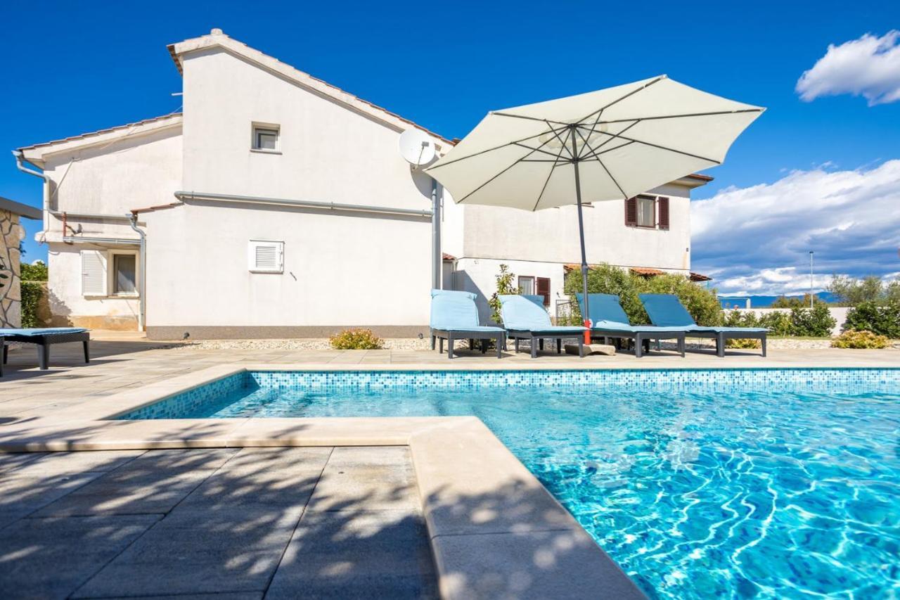 Apartman Luni Sa Bazenom - Malinska, Sveti Anton Sveti Anton  Esterno foto