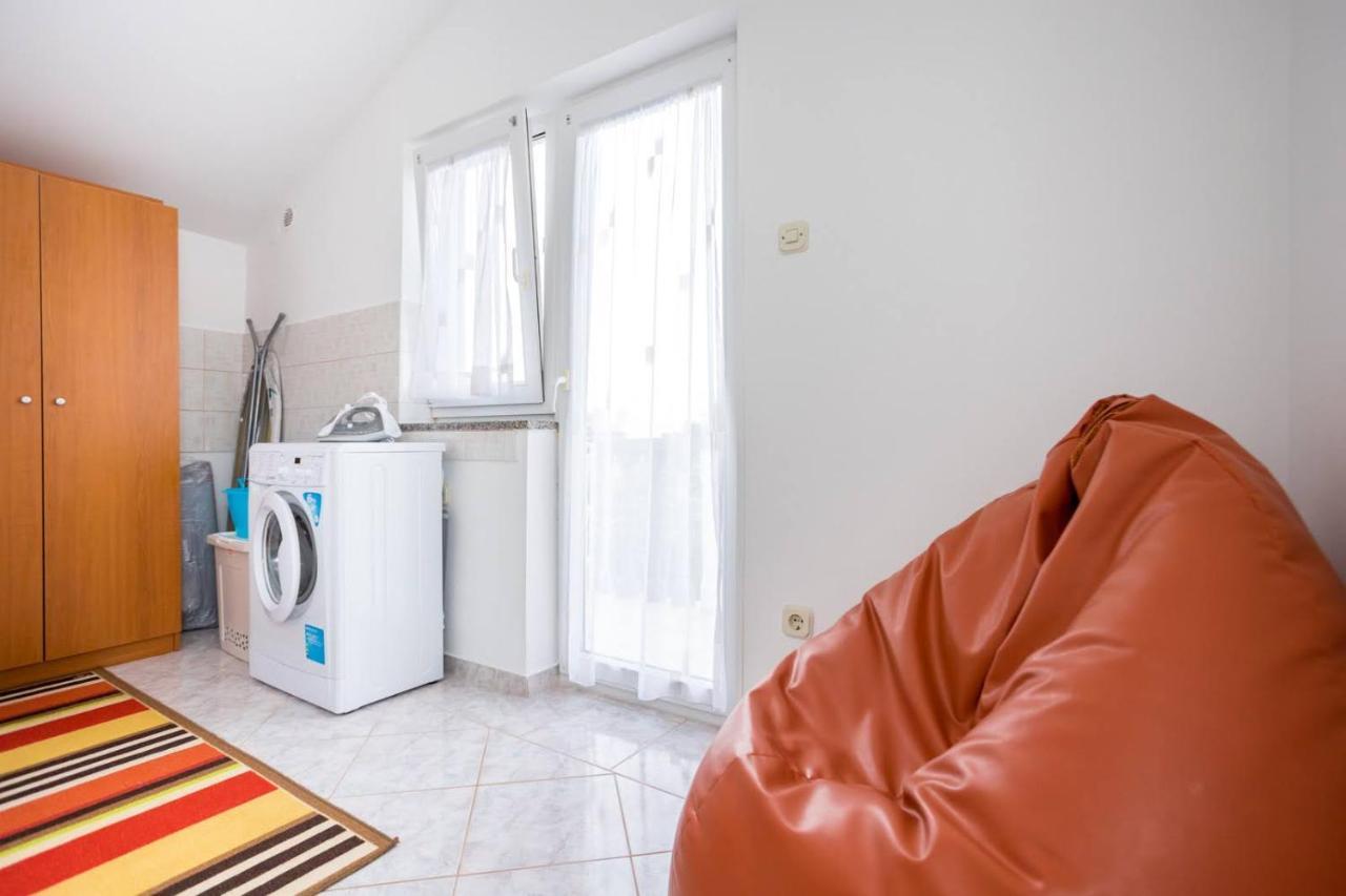 Apartman Luni Sa Bazenom - Malinska, Sveti Anton Sveti Anton  Esterno foto
