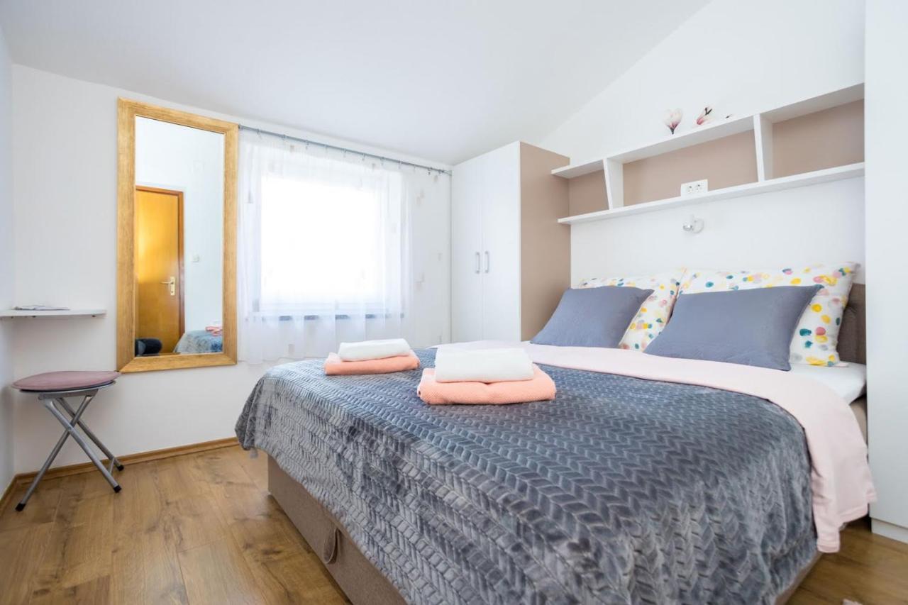 Apartman Luni Sa Bazenom - Malinska, Sveti Anton Sveti Anton  Esterno foto