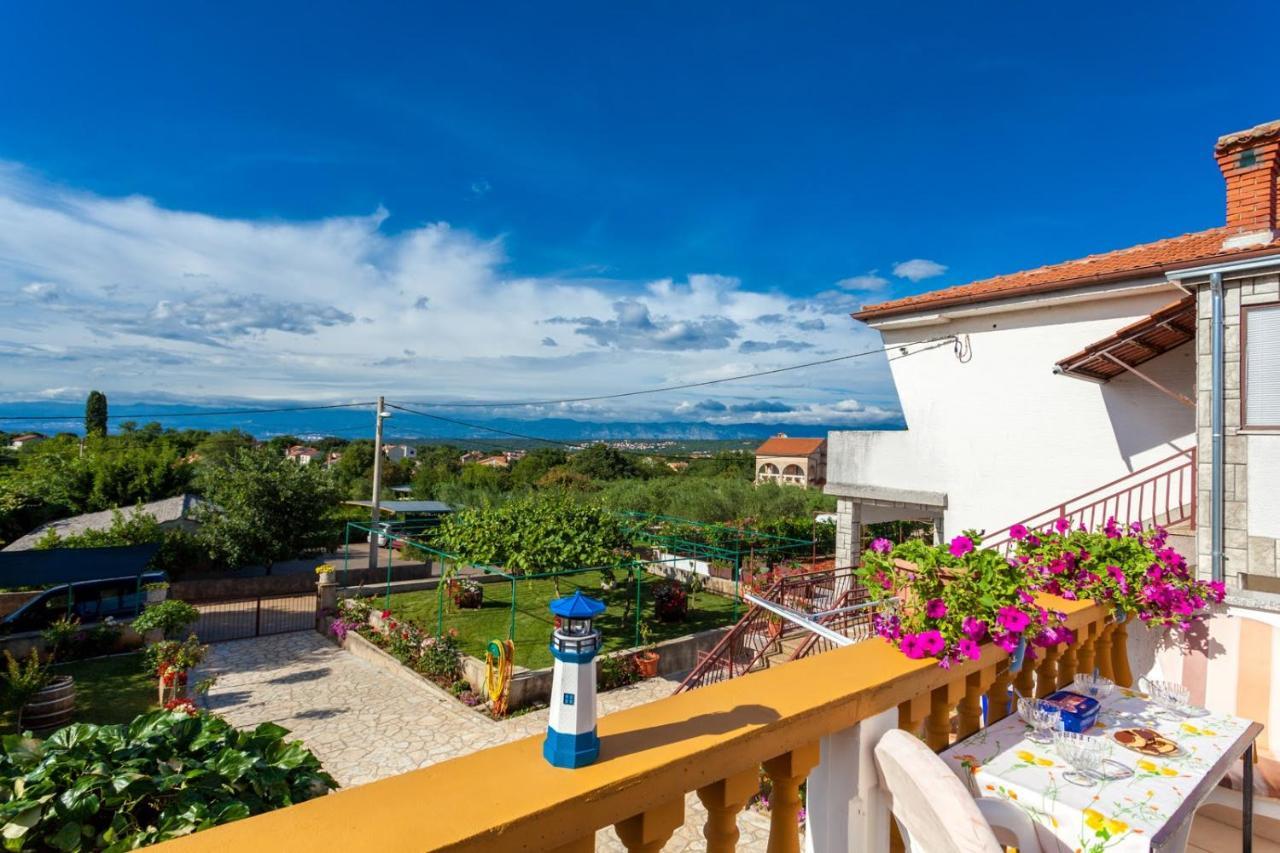 Apartman Luni Sa Bazenom - Malinska, Sveti Anton Sveti Anton  Esterno foto