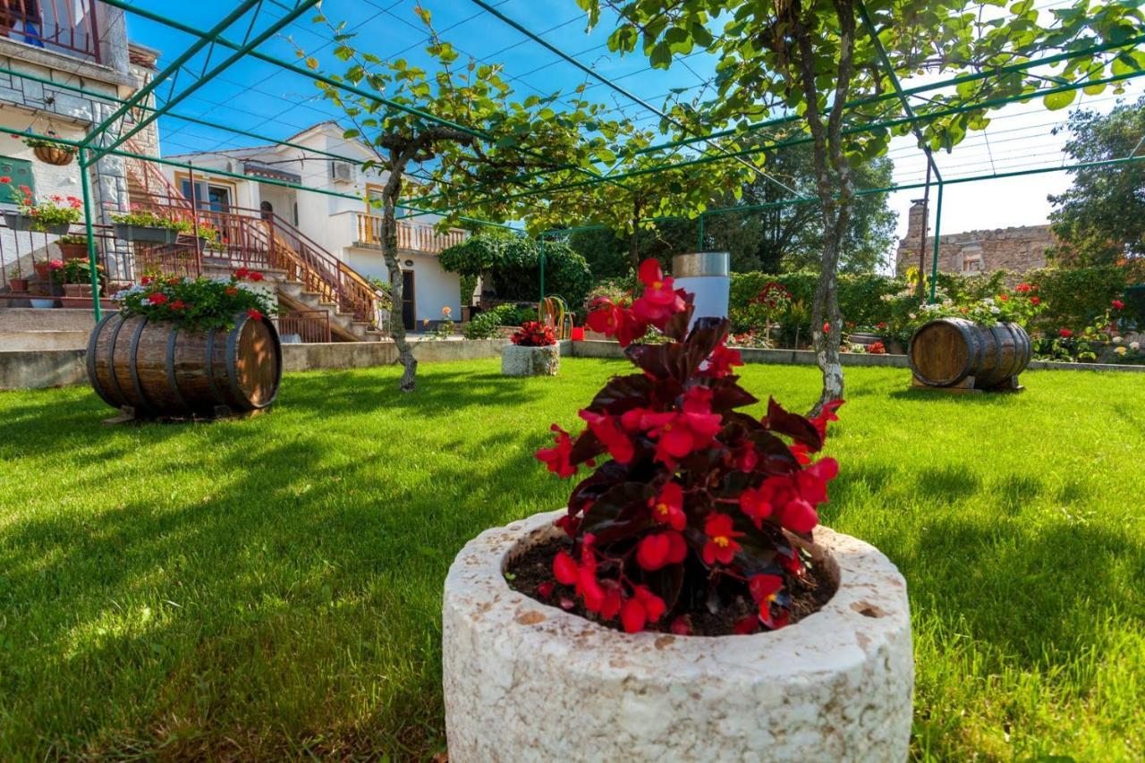 Apartman Luni Sa Bazenom - Malinska, Sveti Anton Sveti Anton  Esterno foto