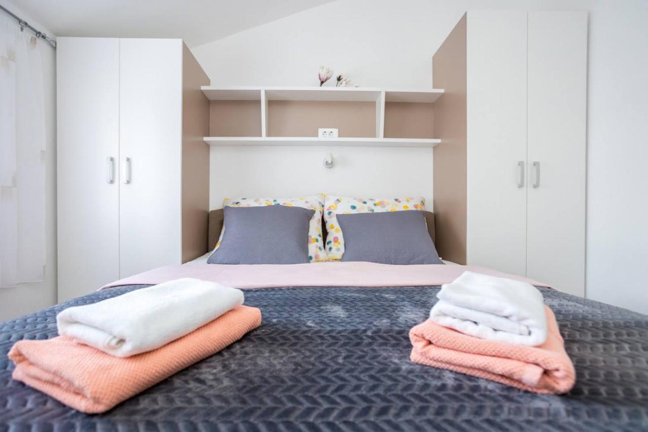 Apartman Luni Sa Bazenom - Malinska, Sveti Anton Sveti Anton  Esterno foto
