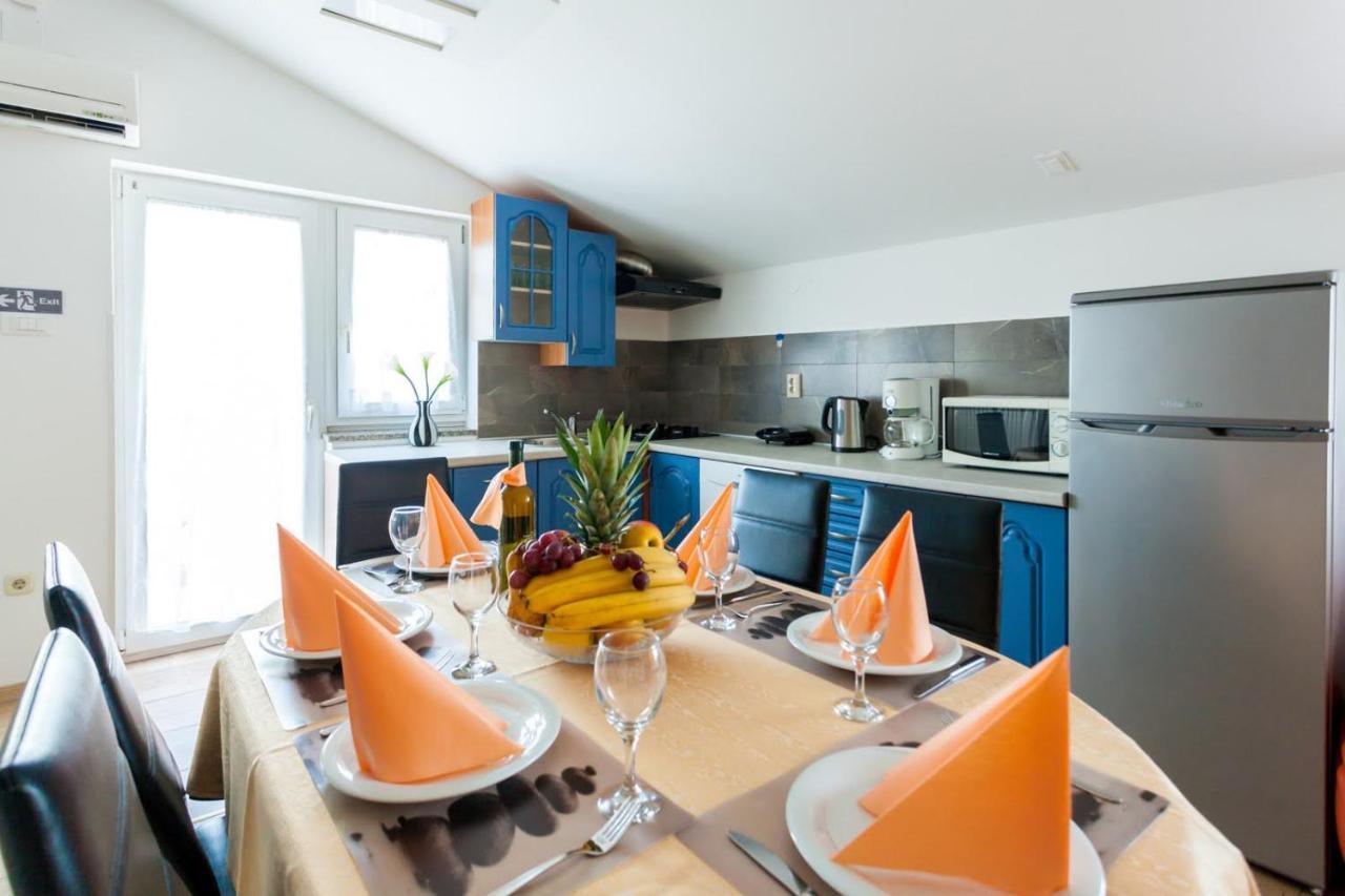 Apartman Luni Sa Bazenom - Malinska, Sveti Anton Sveti Anton  Esterno foto
