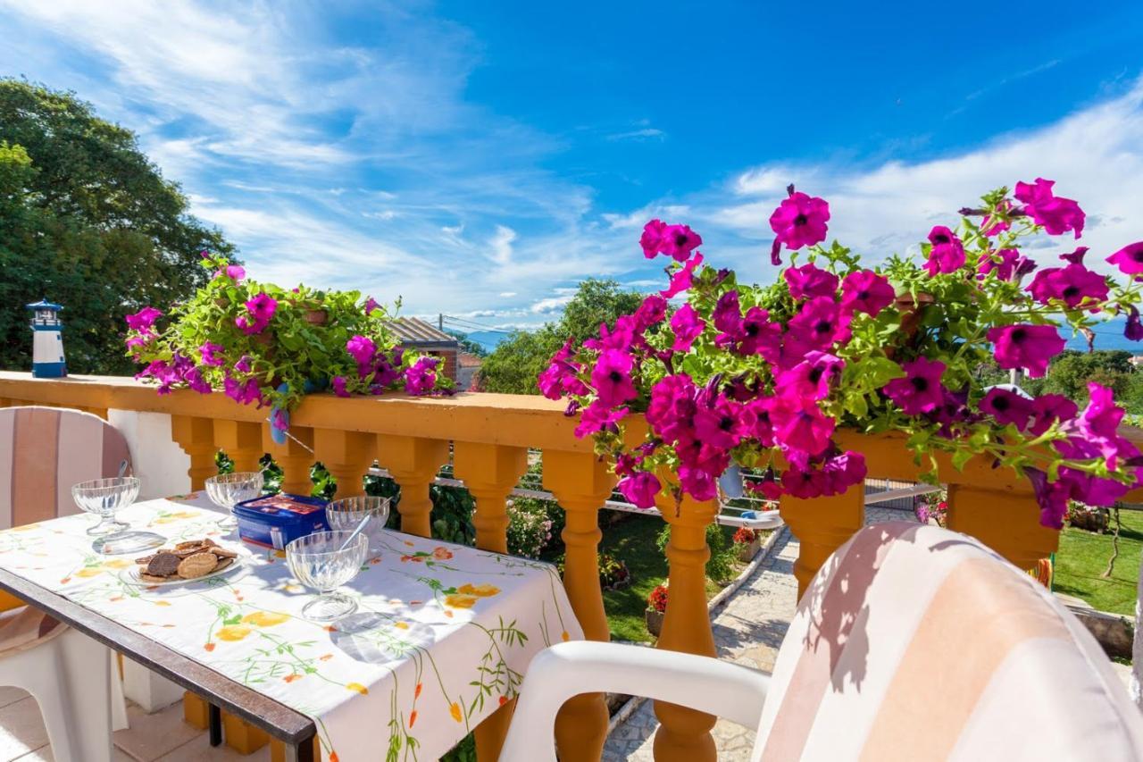 Apartman Luni Sa Bazenom - Malinska, Sveti Anton Sveti Anton  Esterno foto