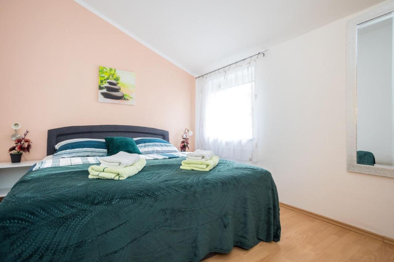Apartman Luni Sa Bazenom - Malinska, Sveti Anton Sveti Anton  Esterno foto