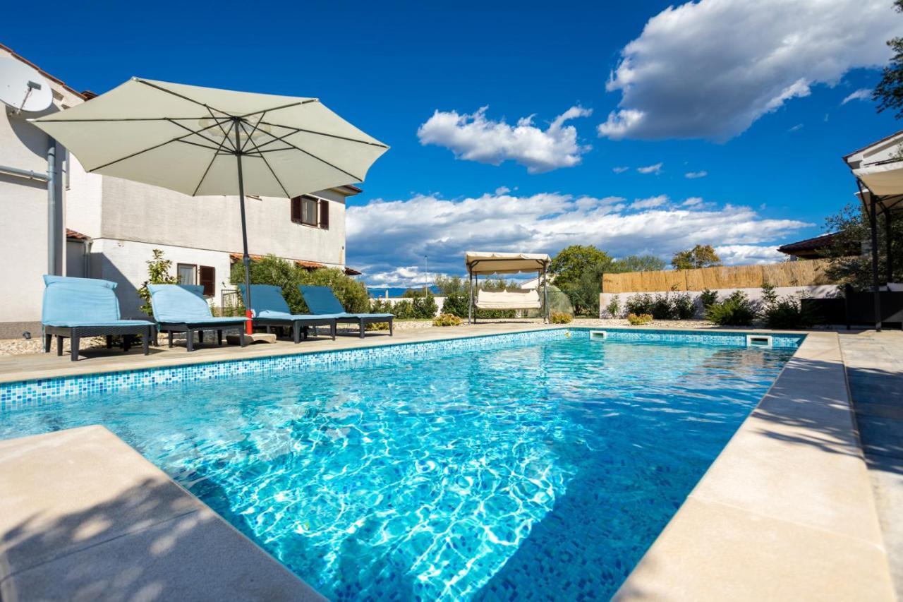 Apartman Luni Sa Bazenom - Malinska, Sveti Anton Sveti Anton  Esterno foto