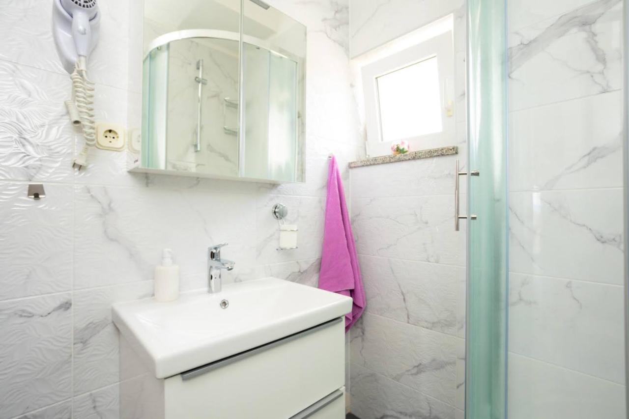 Apartman Luni Sa Bazenom - Malinska, Sveti Anton Sveti Anton  Esterno foto